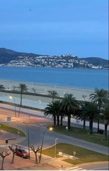 Apartamento Con Magnificas Vistas Al Mar - Wifi Gratis Empuriabrava Bagian luar foto